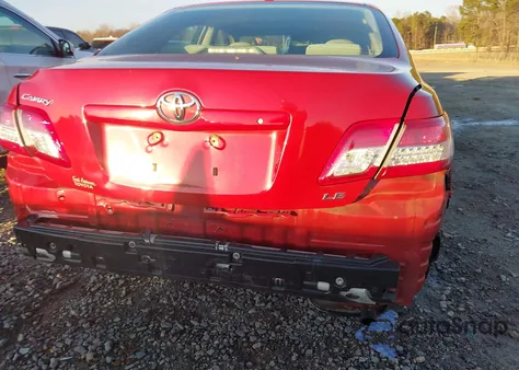 2010 Toyota Camry Base z USA, uszkodzony, nr VIN 4T1BF3EK5AU544082